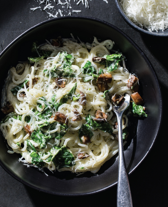 Creamy Noodle With Spinach And Mushrooms